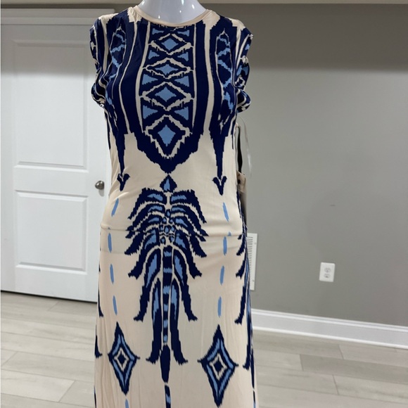 $1350 
Johanna Ortiz

Cardinal Direction Printed Jersey Ankle Dress size 2 - Picture 10 of 12